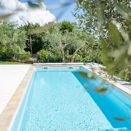 Charming Orange With Private Pool And Garden Oasis