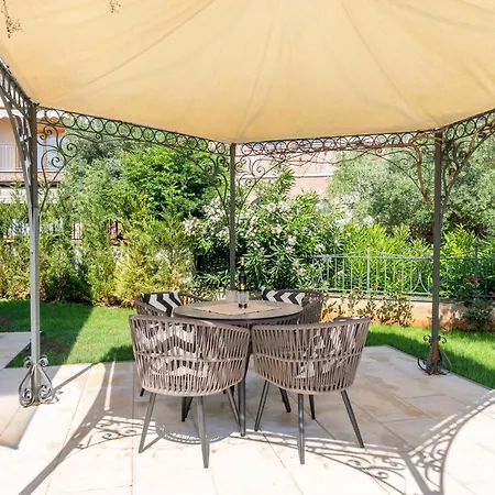 Charming Orange With Private Pool And Garden Oasis Tar-Vabriga