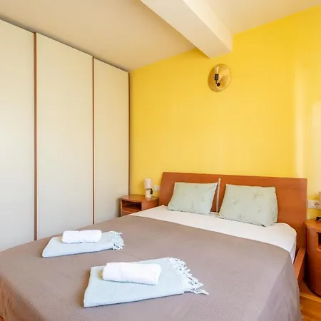 Charming Orange With Private Pool And Garden Oasis Tar-Vabriga