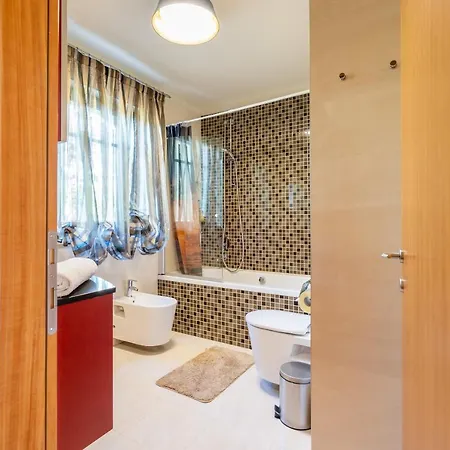 Charming Orange With Private Pool And Garden Oasis *