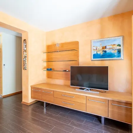 Charming Orange With Private Pool And Garden Oasis *