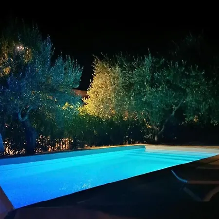 Apartamento Charming Orange With Private Pool And Garden Oasis Tar-Vabriga