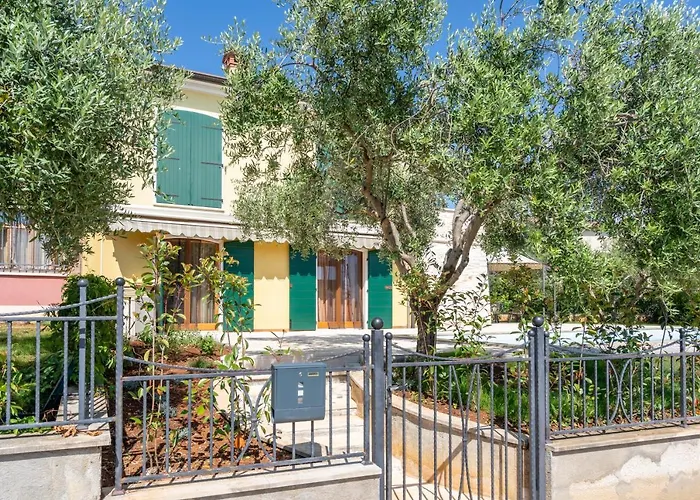 Lejlighed Charming Orange With Private Pool And Garden Oasis