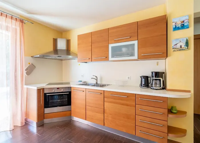 Charming Orange With Private Pool And Garden Oasis Tar-Vabriga
