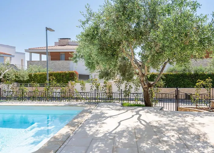 Charming Orange With Private Pool And Garden Oasis Tar-Vabriga