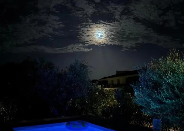 Charming Orange With Private Pool And Garden Oasis *