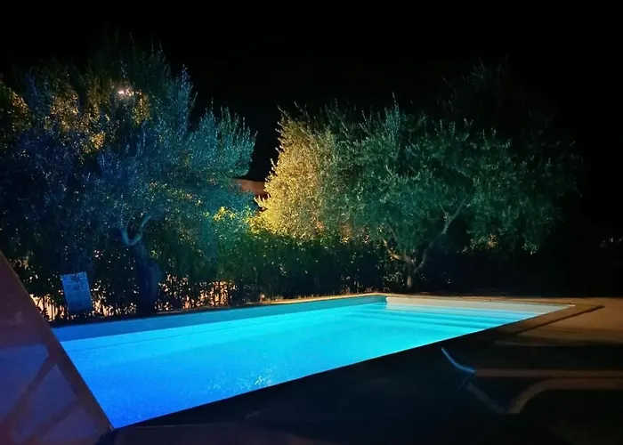 아파트 Charming Orange With Private Pool And Garden Oasis Tar-Vabriga