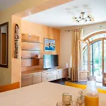 Charming Orange With Private Pool And Garden Oasis Lejlighed
