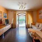Charming Orange With Private Pool And Garden Oasis Tar-Vabriga