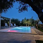 Lejlighed Charming Orange With Private Pool And Garden Oasis Tar-Vabriga