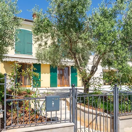 Apartament Charming Orange With Private Pool And Garden Oasis