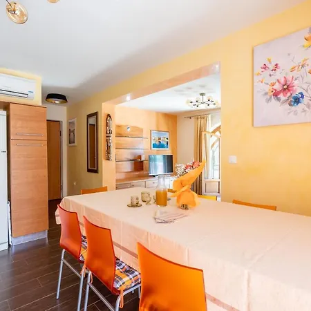 Charming Orange With Private Pool And Garden Oasis Tar-Vabriga