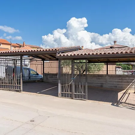 Charming Orange With Private Pool And Garden Oasis Apartament Tar-Vabriga