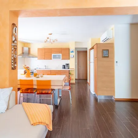 Charming Orange With Private Pool And Garden Oasis