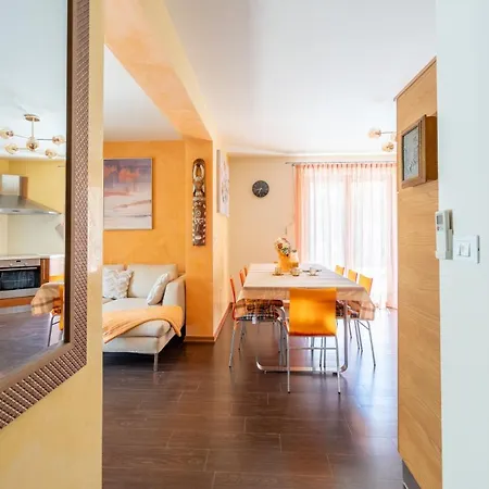 Appartement Charming Orange With Private Pool And Garden Oasis Tar-Vabriga