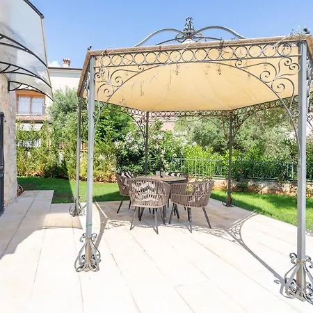 Appartement Charming Orange With Private Pool And Garden Oasis